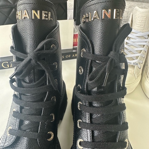 CHANEL
2023 Interlocking CC Logo Combat Boots - Picture 4 of 16